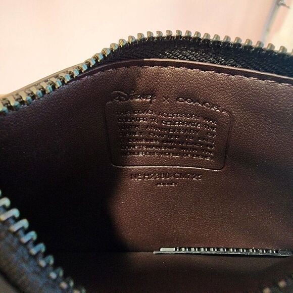 NWT Coach CM725 Disney X Coach Zip Card Case With Holiday Print Black Mu… - Picture 2 of 3